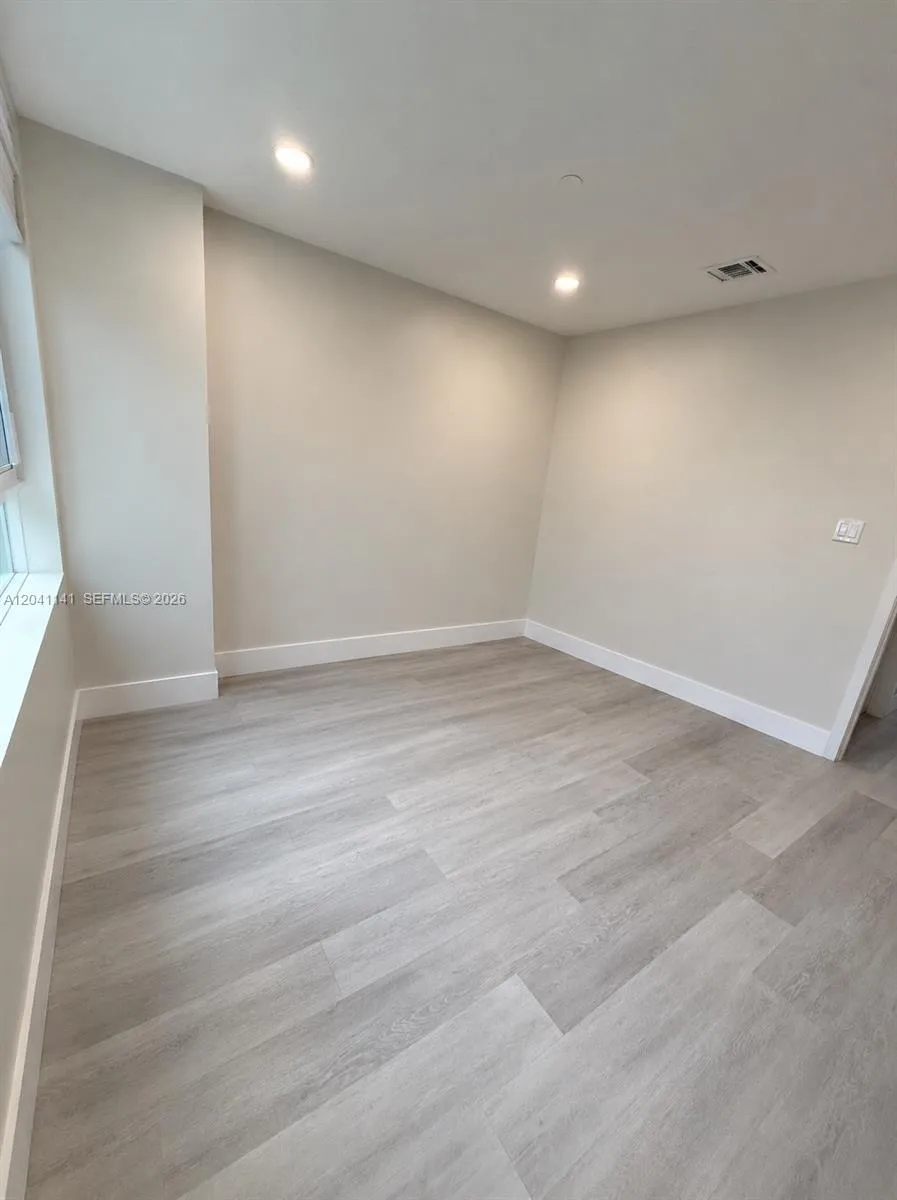 2505 NE 193rd St #4211 Miami, FL 33180