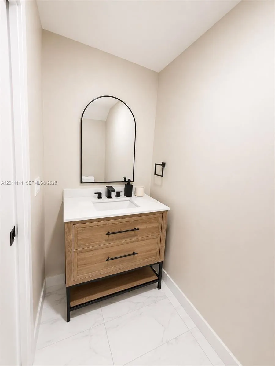 2505 NE 193rd St #4211 Miami, FL 33180