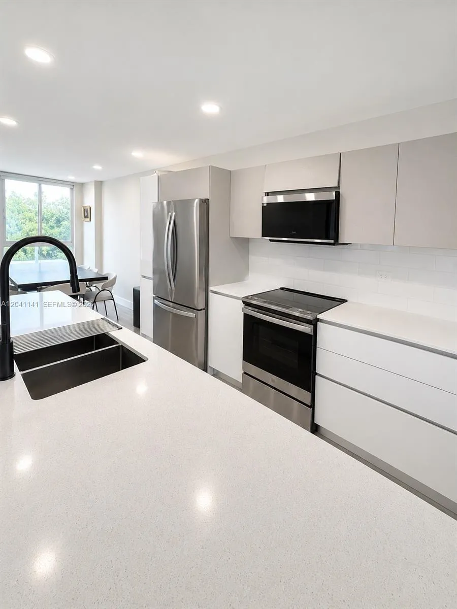 2505 NE 193rd St #4211 Miami, FL 33180