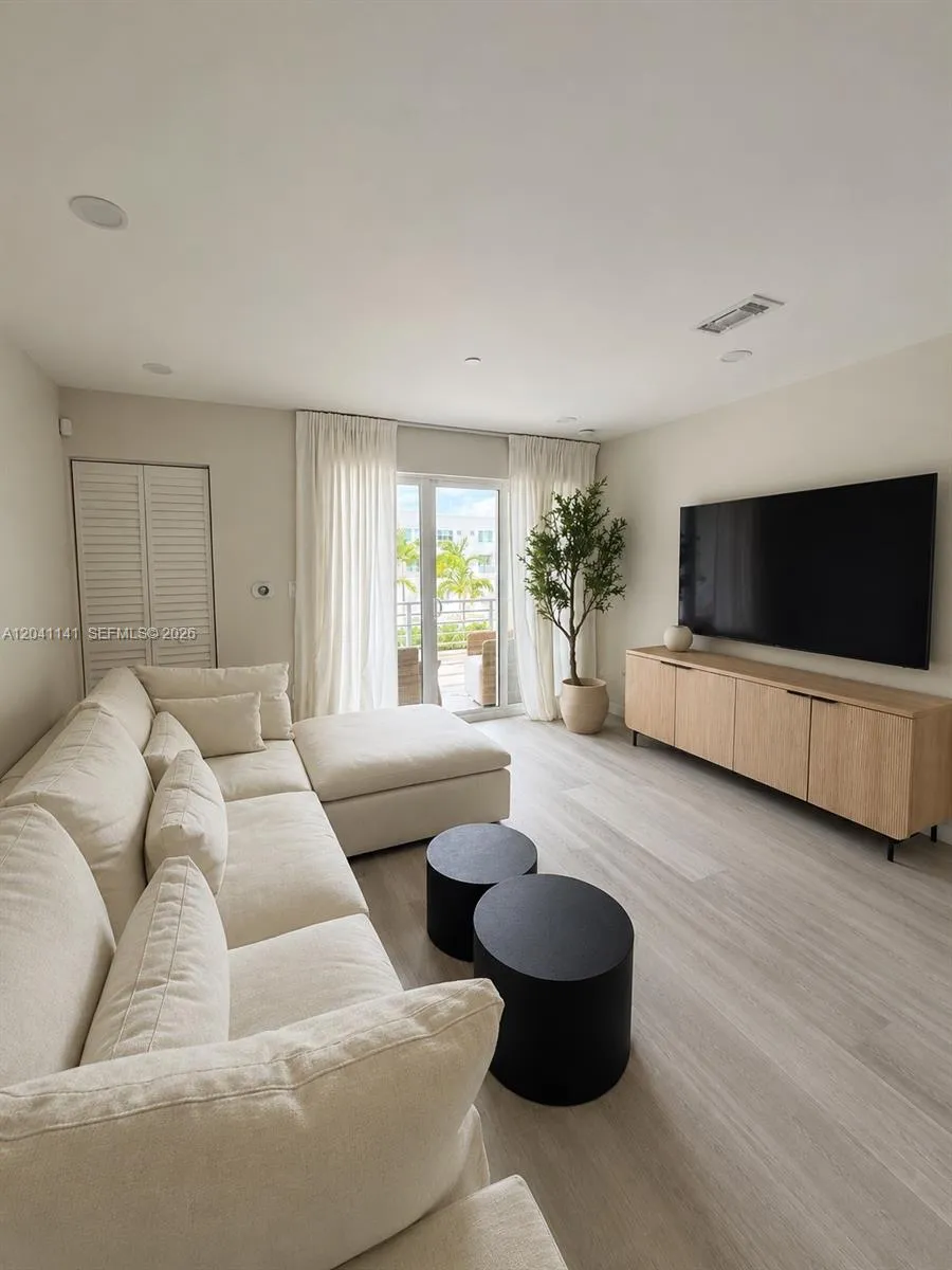 2505 NE 193rd St #4211 Miami, FL 33180