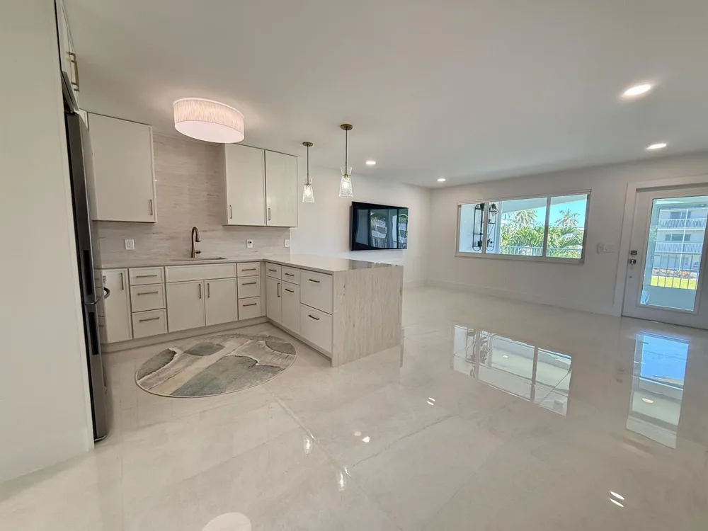 110 Shore Court #209 North Palm Beach, FL 33408
