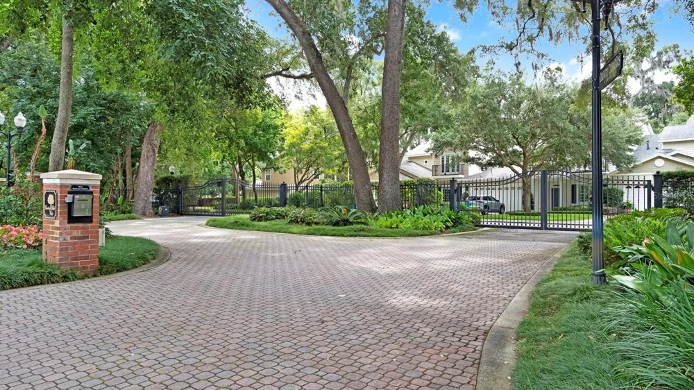 1223 COUNTRY CLUB OAKS CIRCLE Orlando, FL 32804
