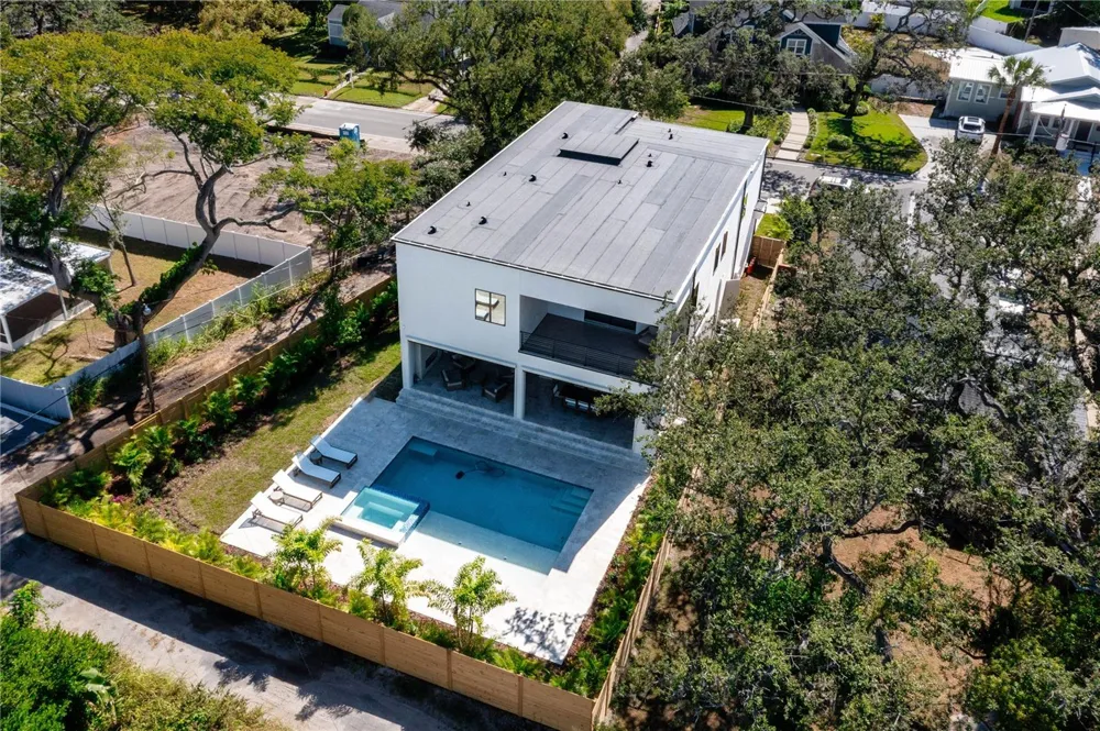 2519 RIVERSIDE DR Tampa, FL 33602