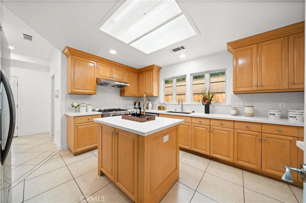 824 Ocean View Avenue Monrovia, CA 91016