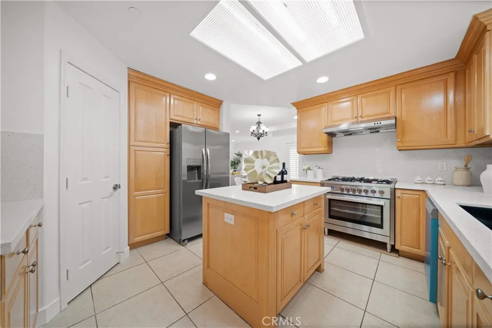 824 Ocean View Avenue Monrovia, CA 91016