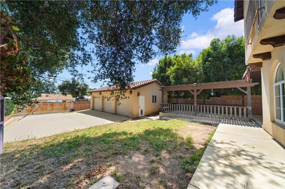 824 Ocean View Avenue Monrovia, CA 91016
