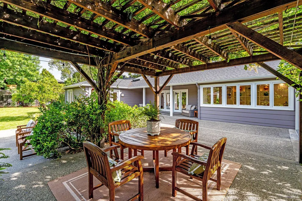 1615 Scott Street St. Helena, CA 94574
