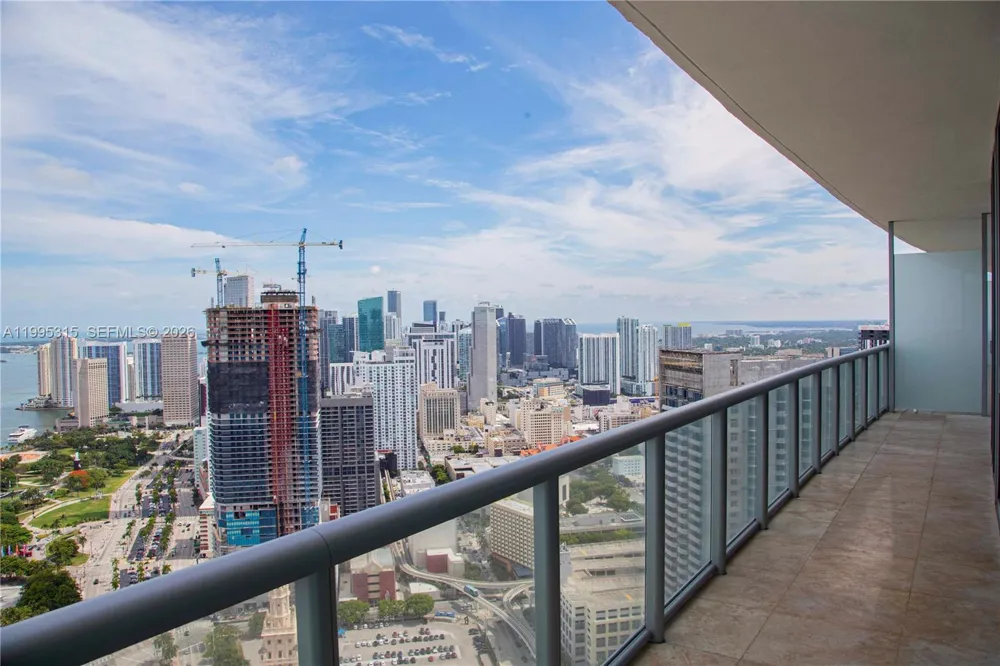888 Biscayne Blvd #5207 Miami, FL 33132