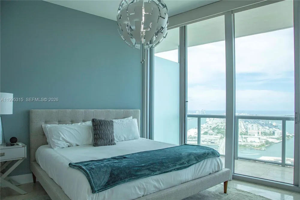 888 Biscayne Blvd #5207 Miami, FL 33132