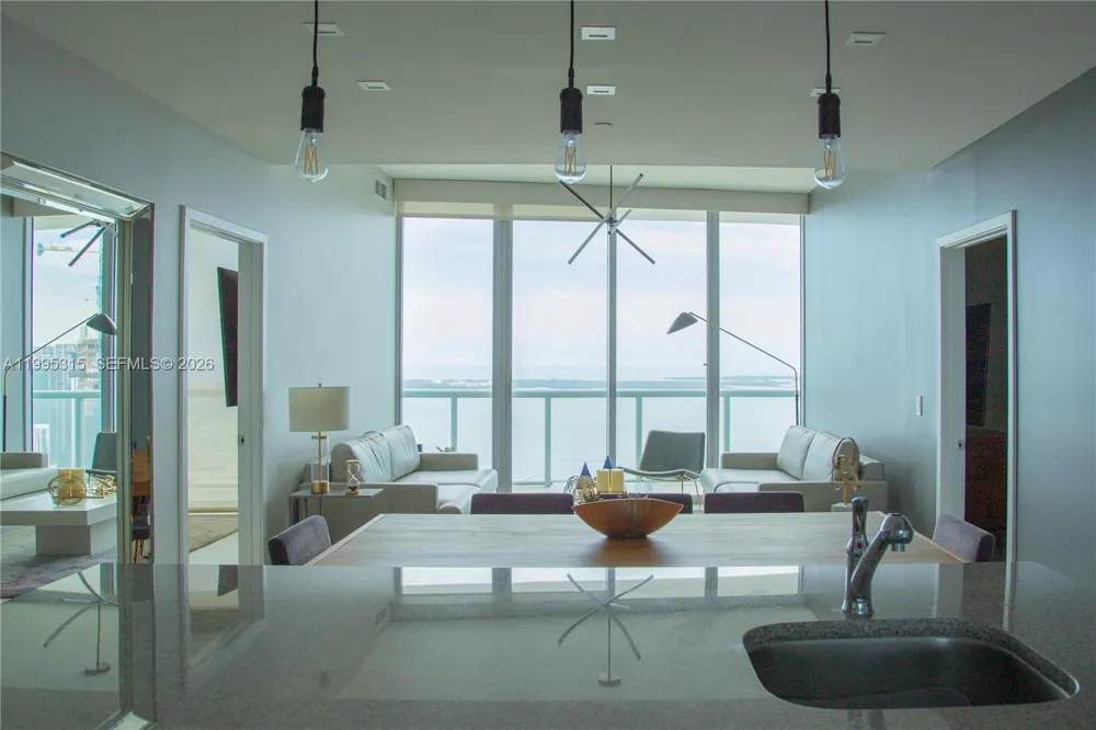 888 Biscayne Blvd #5207 Miami, FL 33132