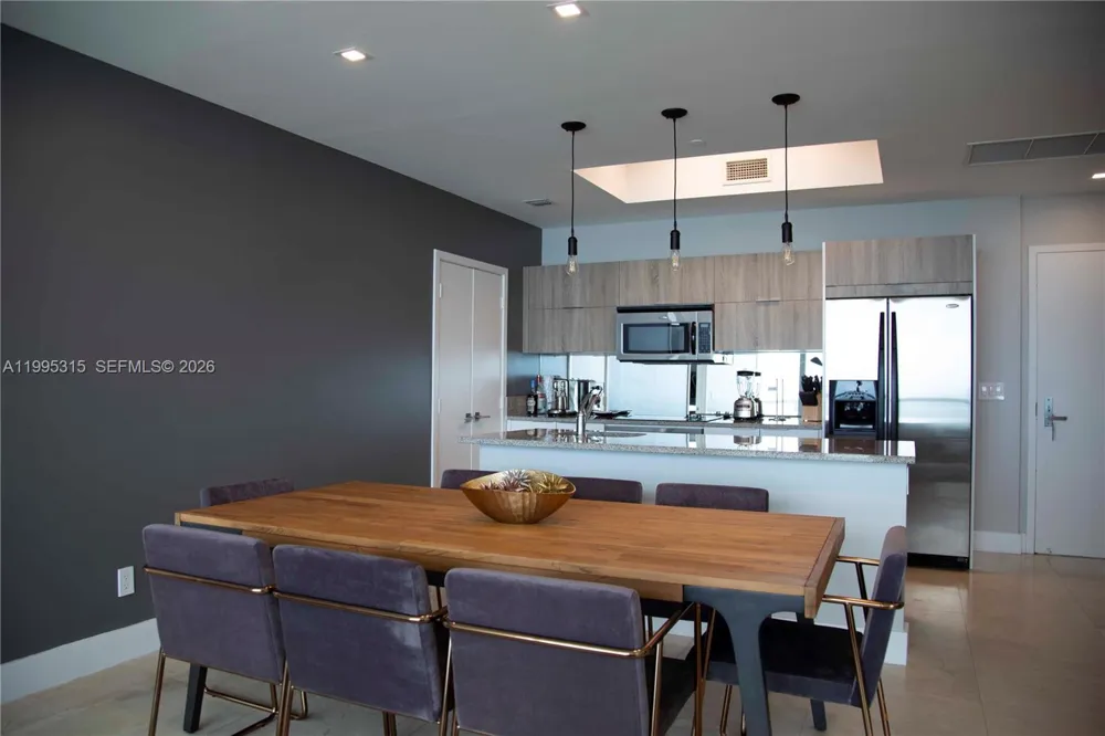 888 Biscayne Blvd #5207 Miami, FL 33132