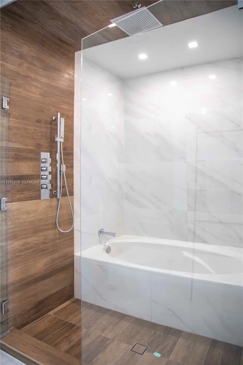 888 Biscayne Blvd #5207 Miami, FL 33132