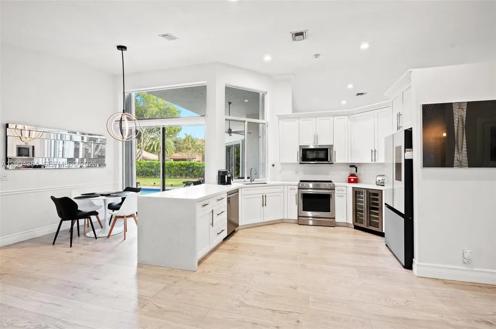 765 Bayside Ln Weston, FL 33326