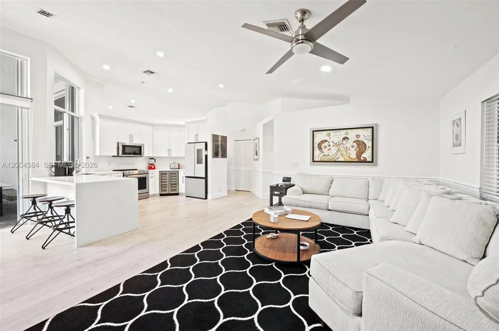 765 Bayside Ln Weston, FL 33326