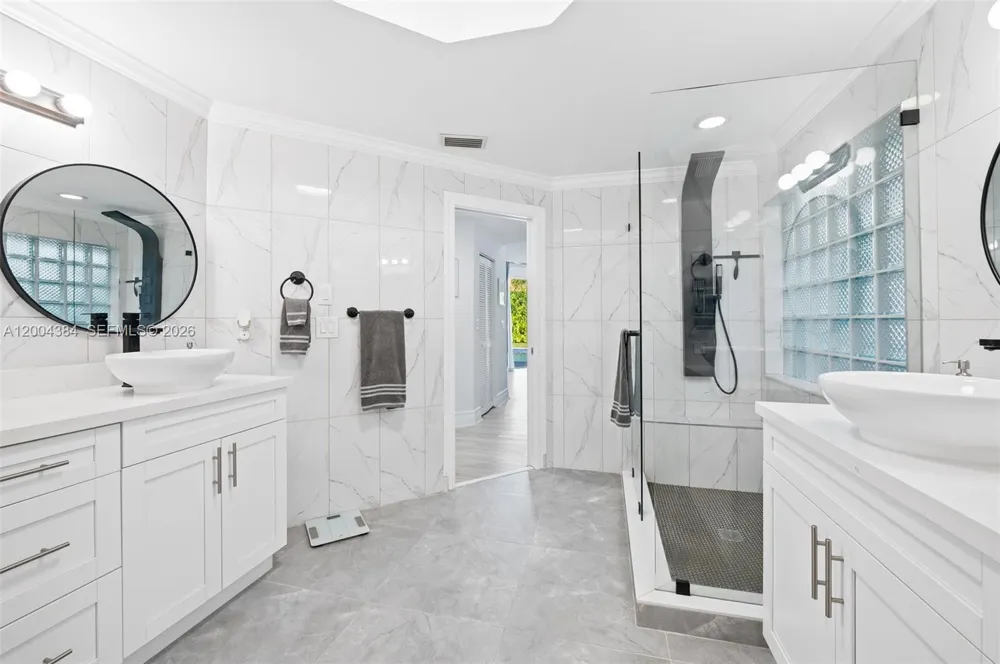 765 Bayside Ln Weston, FL 33326