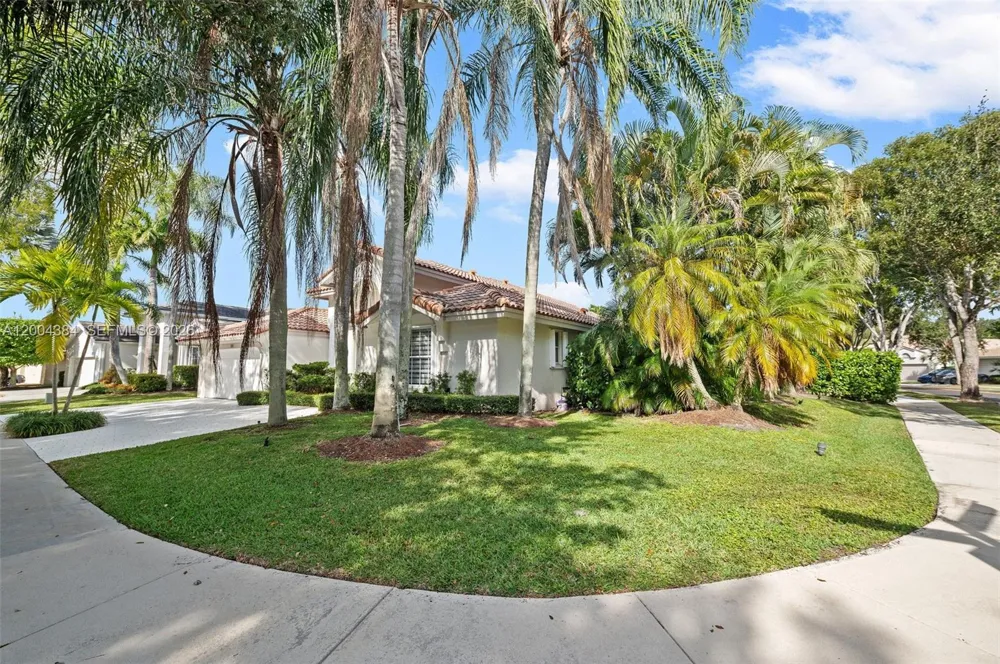 765 Bayside Ln Weston, FL 33326