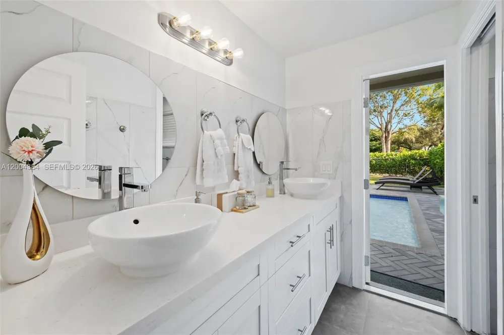 765 Bayside Ln Weston, FL 33326