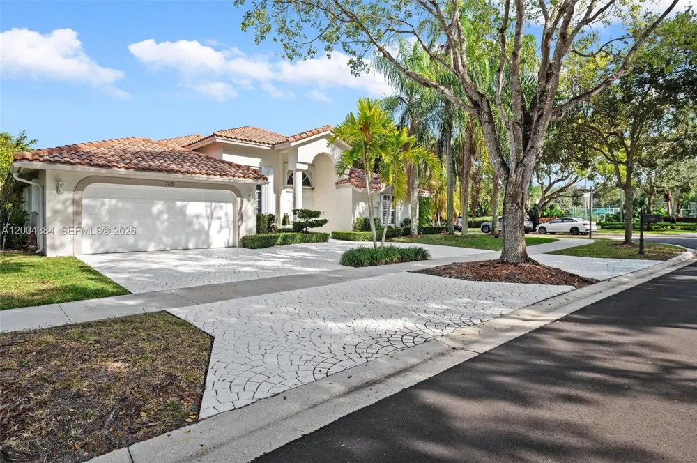 765 Bayside Ln Weston, FL 33326