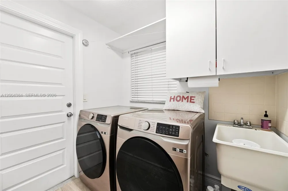 765 Bayside Ln Weston, FL 33326