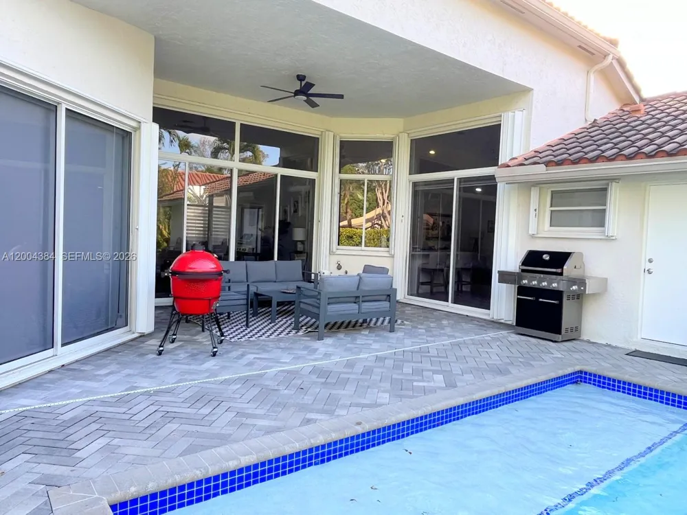 765 Bayside Ln Weston, FL 33326