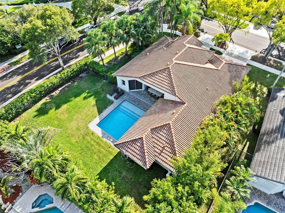 765 Bayside Ln Weston, FL 33326