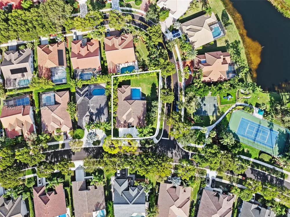 765 Bayside Ln Weston, FL 33326