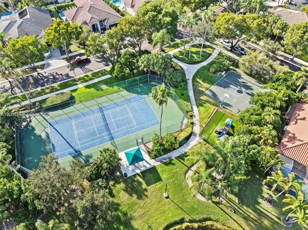 765 Bayside Ln Weston, FL 33326