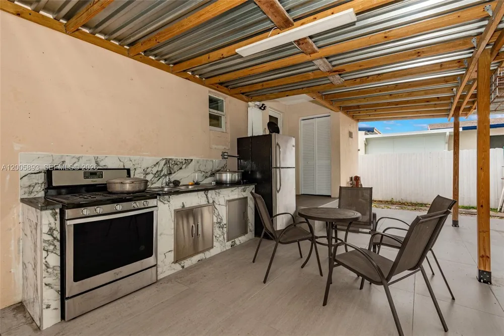 367 E 46th St Hialeah, FL 33013