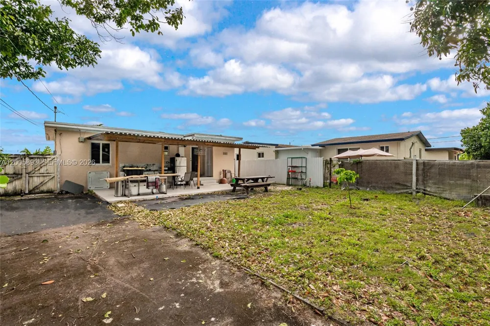 367 E 46th St Hialeah, FL 33013
