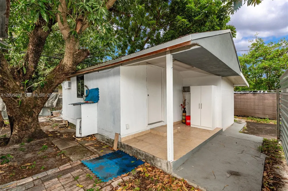 367 E 46th St Hialeah, FL 33013