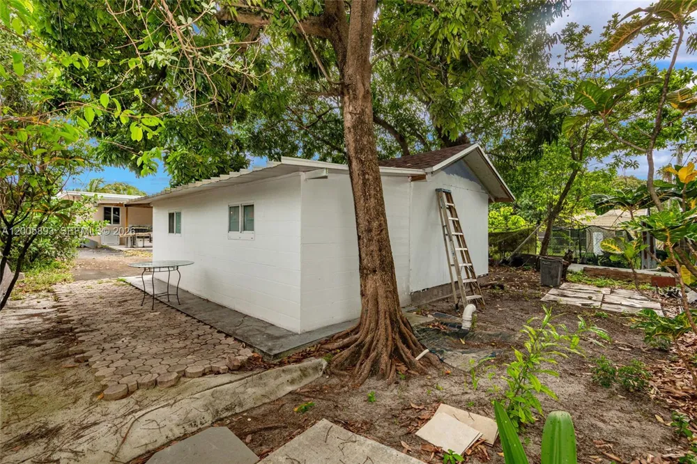 367 E 46th St Hialeah, FL 33013
