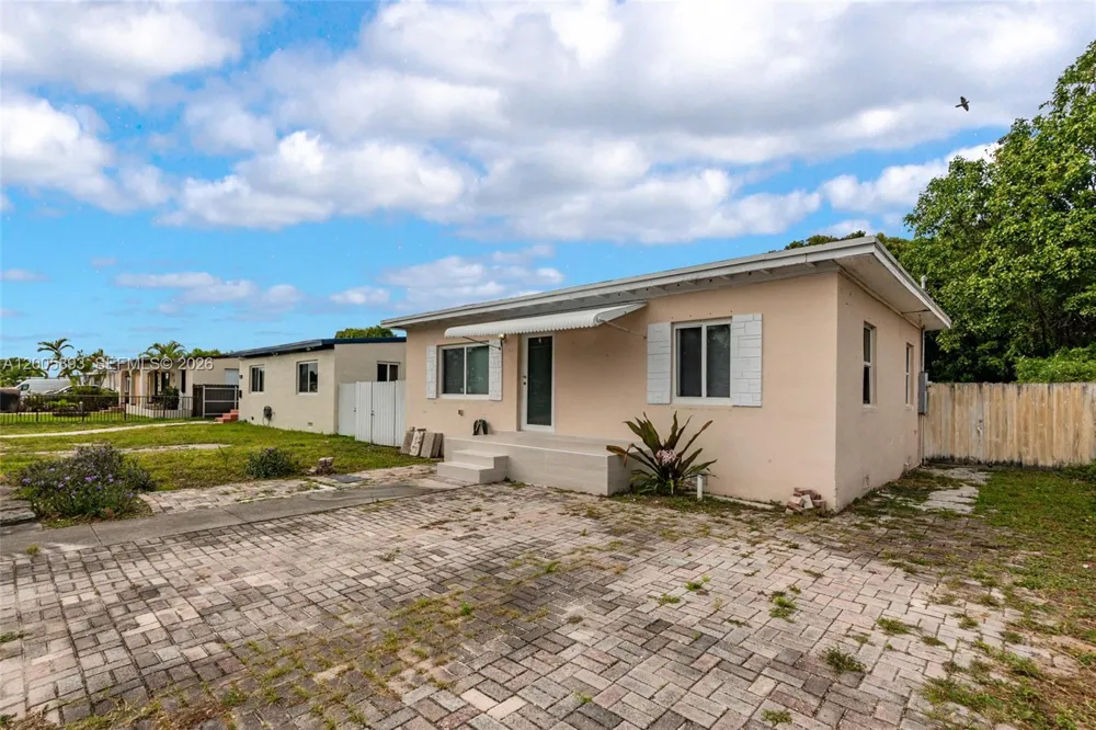 367 E 46th St Hialeah, FL 33013