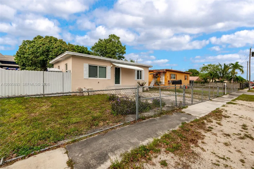 367 E 46th St Hialeah, FL 33013