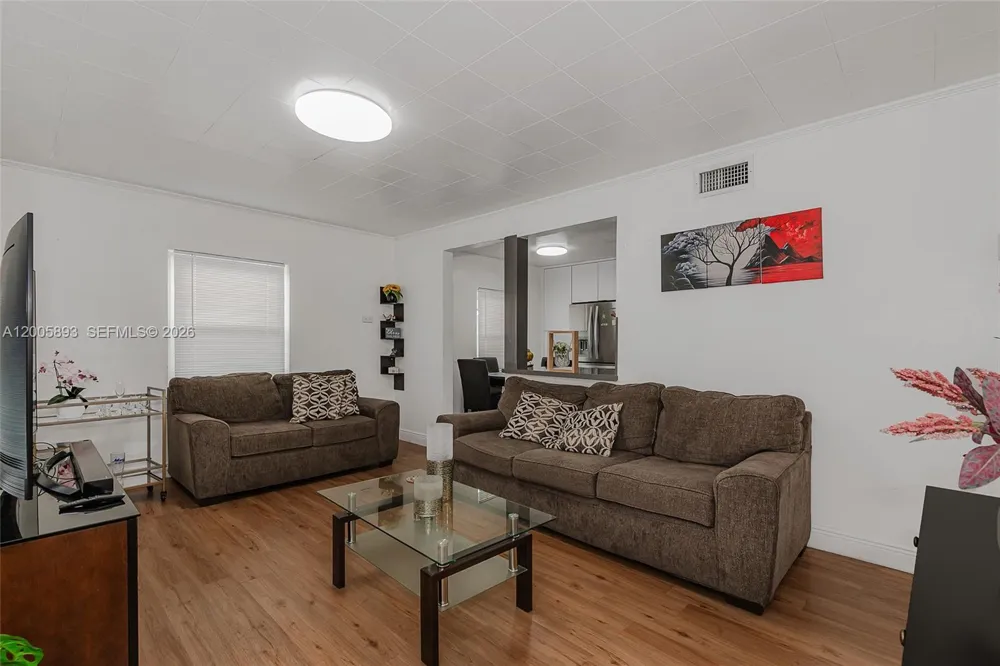 367 E 46th St Hialeah, FL 33013