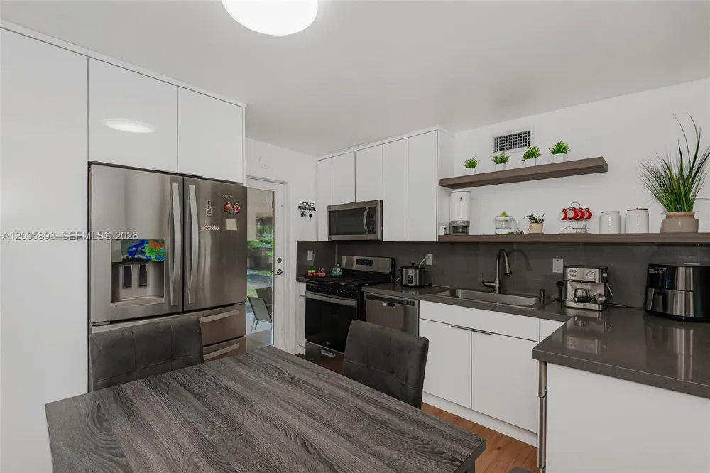 367 E 46th St Hialeah, FL 33013