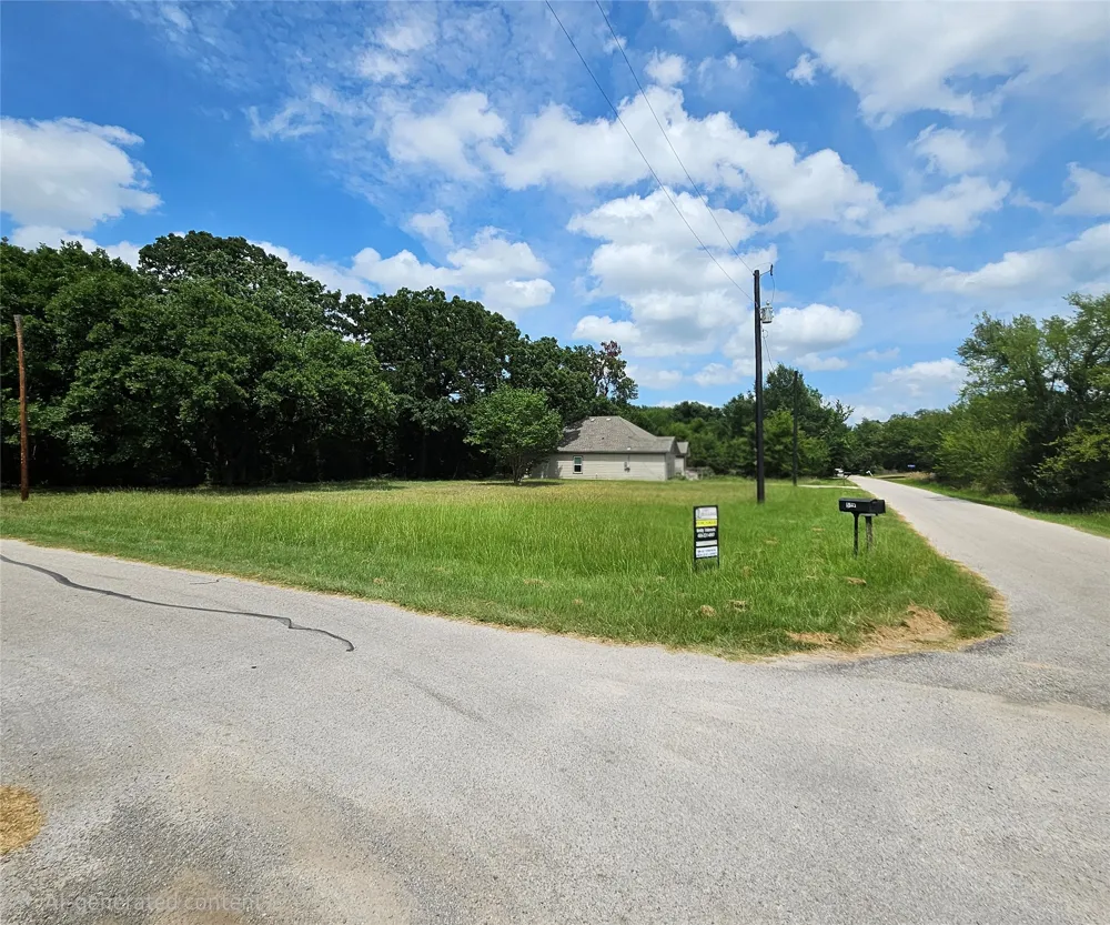 900 Bora Bora Street Tool, TX 75143