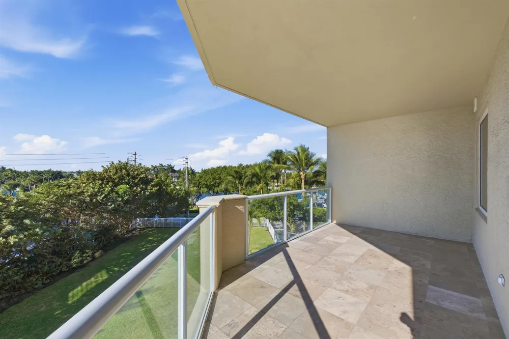 1063 Hillsboro Mile #301 Hillsboro Beach, FL 33062
