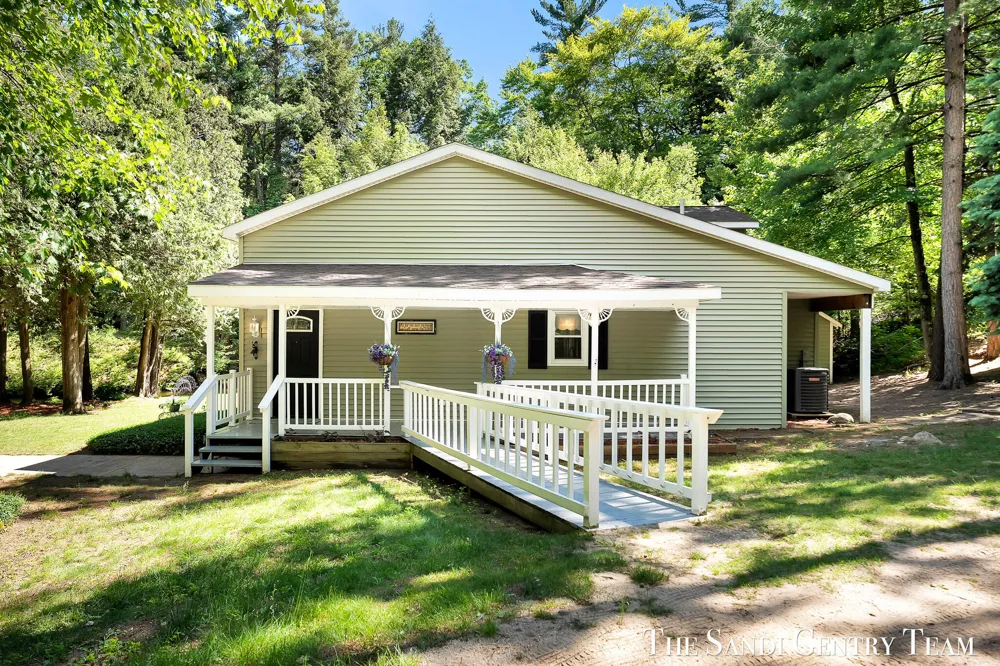 1360 E Bigelow Creek Trail Newaygo, MI 49337