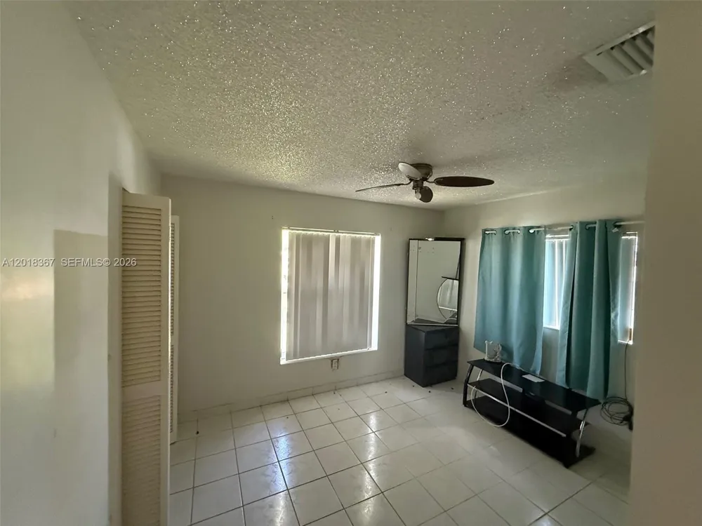 18054 SW 92nd Ct Palmetto Bay, FL 33157