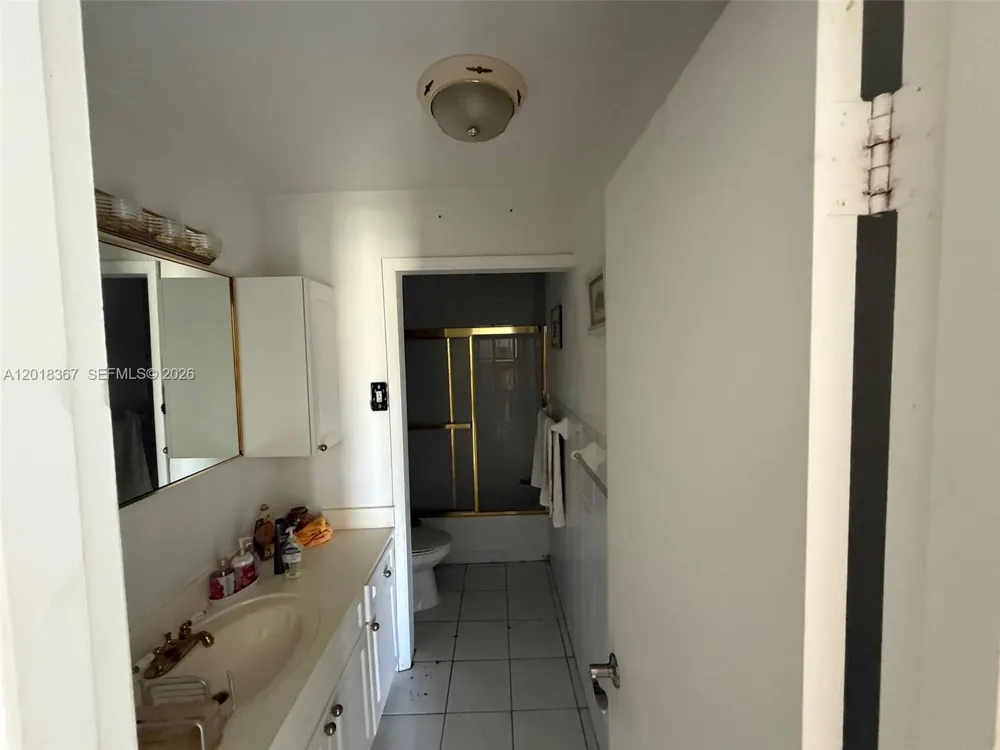 18054 SW 92nd Ct Palmetto Bay, FL 33157