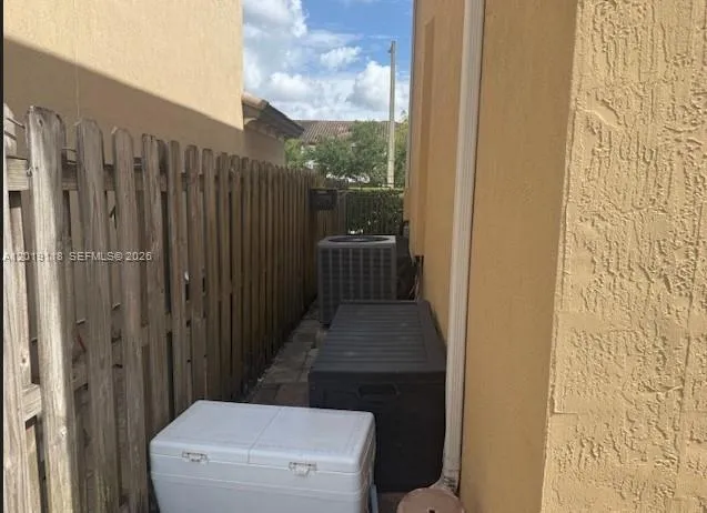 16564 SW 43rd St Unincorporated Dade County, FL 33185