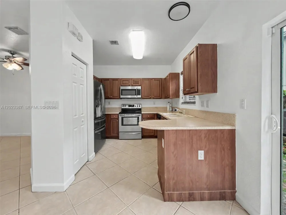 9267 SW 220th Ter Cutler Bay, FL 33190