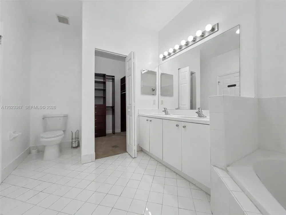 9267 SW 220th Ter Cutler Bay, FL 33190