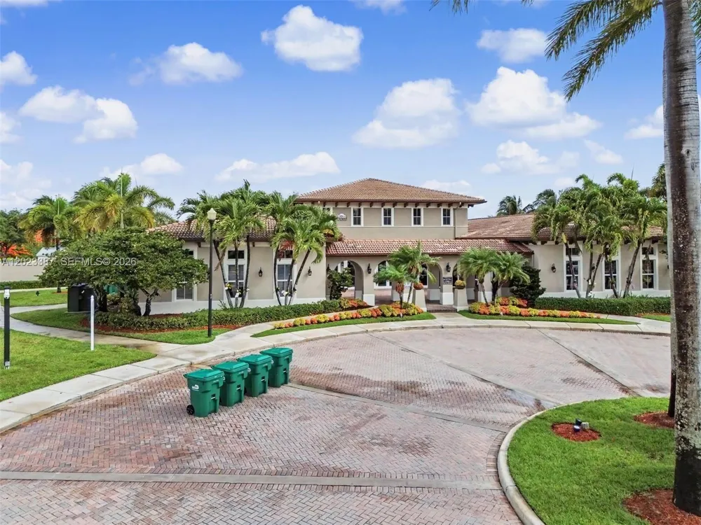 9267 SW 220th Ter Cutler Bay, FL 33190