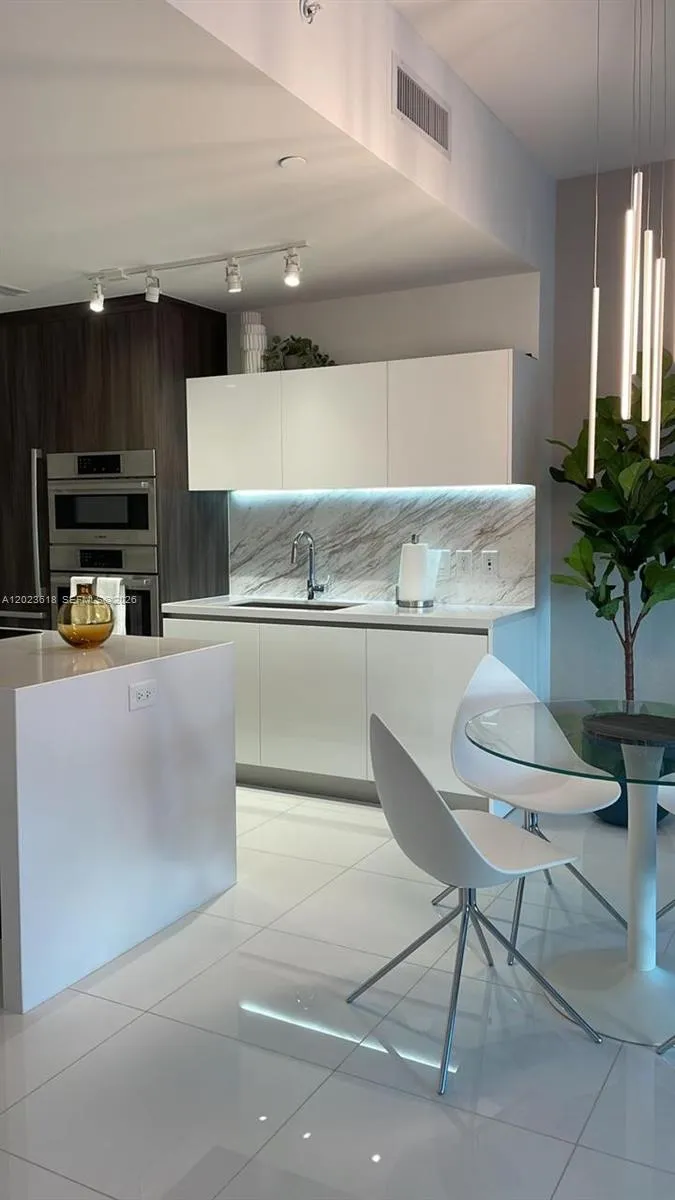 851 NE 1st Ave #1006 Miami, FL 33132
