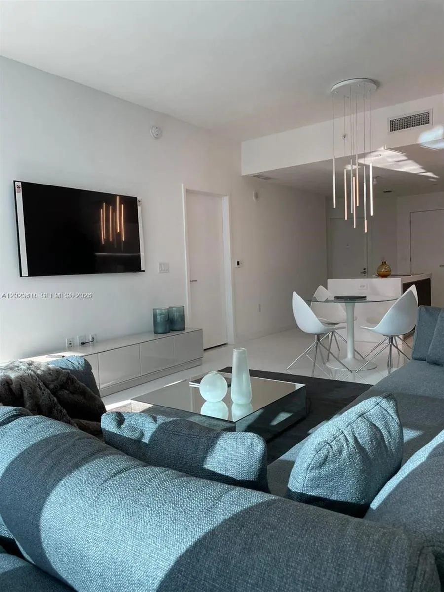 851 NE 1st Ave #1006 Miami, FL 33132