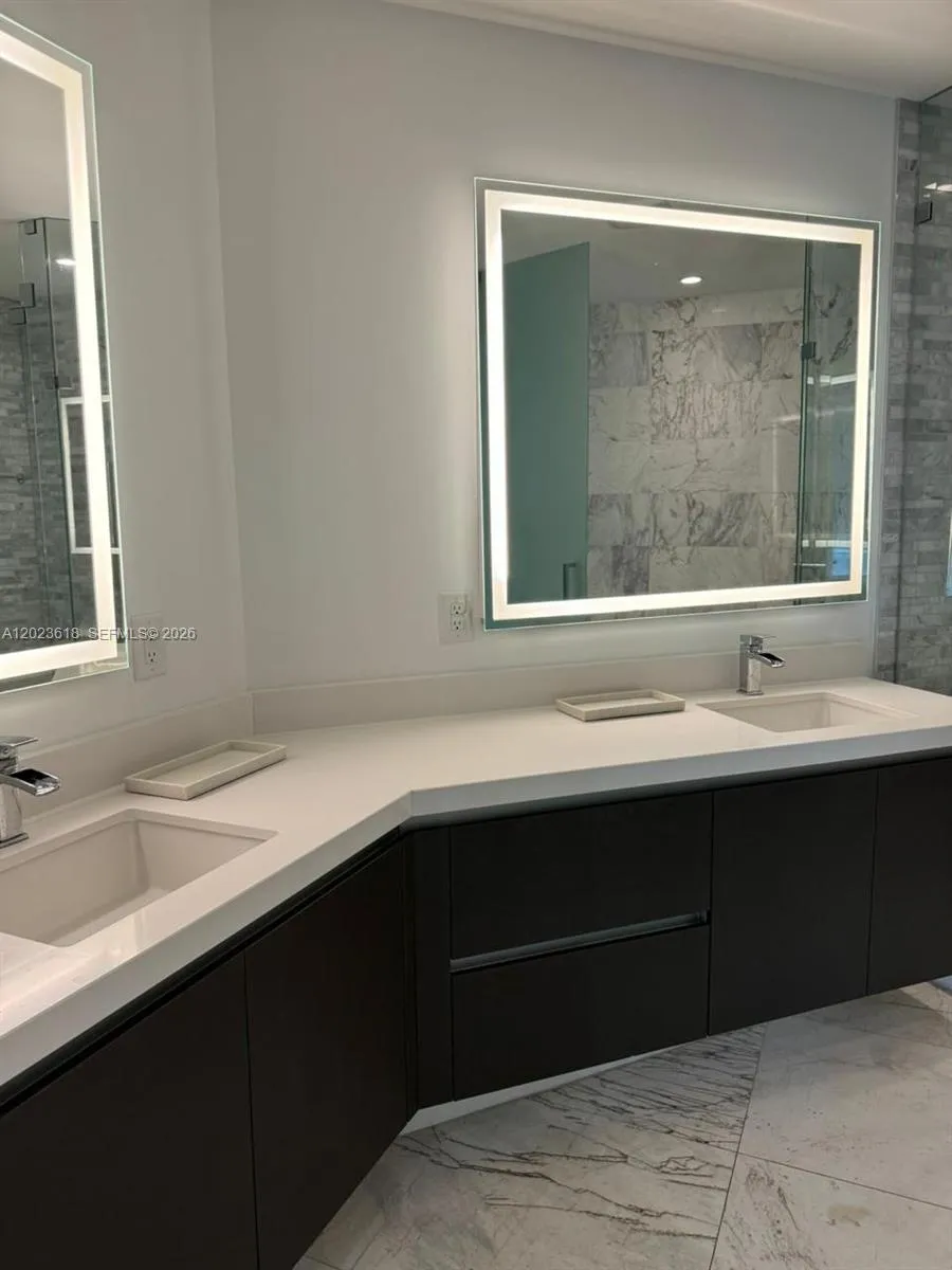 851 NE 1st Ave #1006 Miami, FL 33132