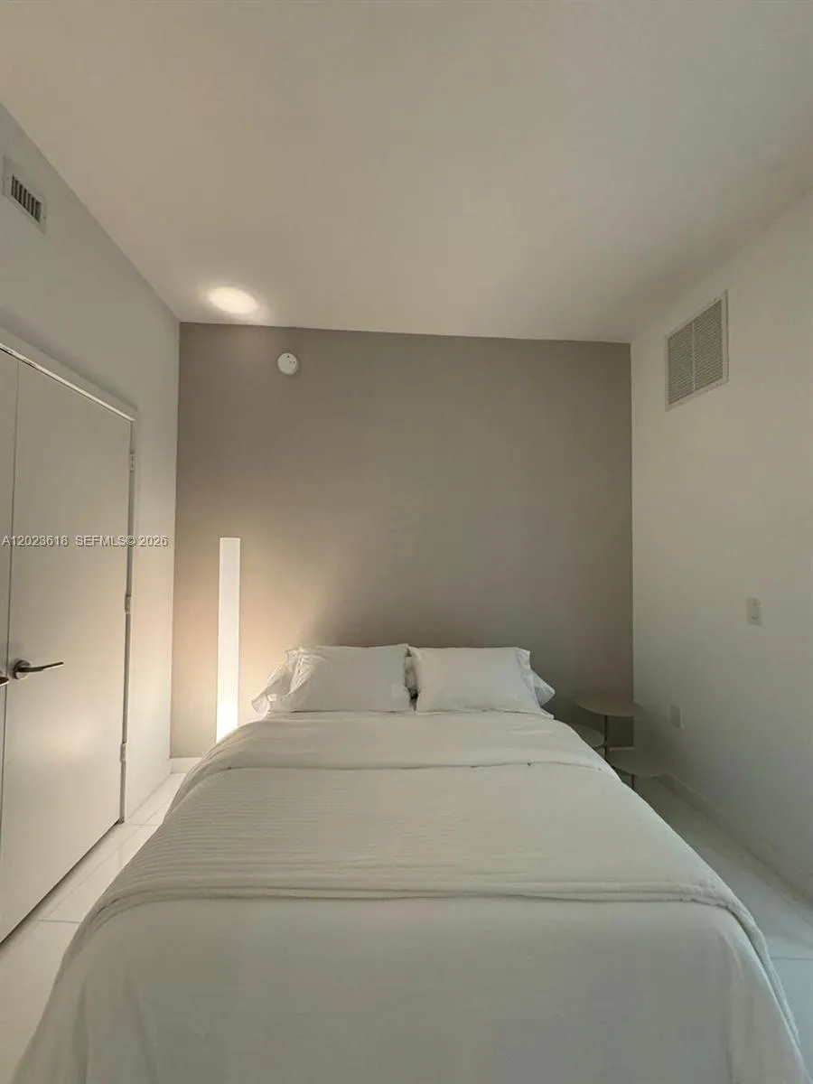 851 NE 1st Ave #1006 Miami, FL 33132