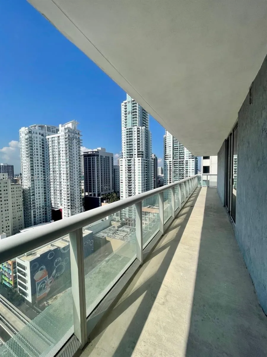 50 Biscayne Blvd #2401 Miami, FL 33132