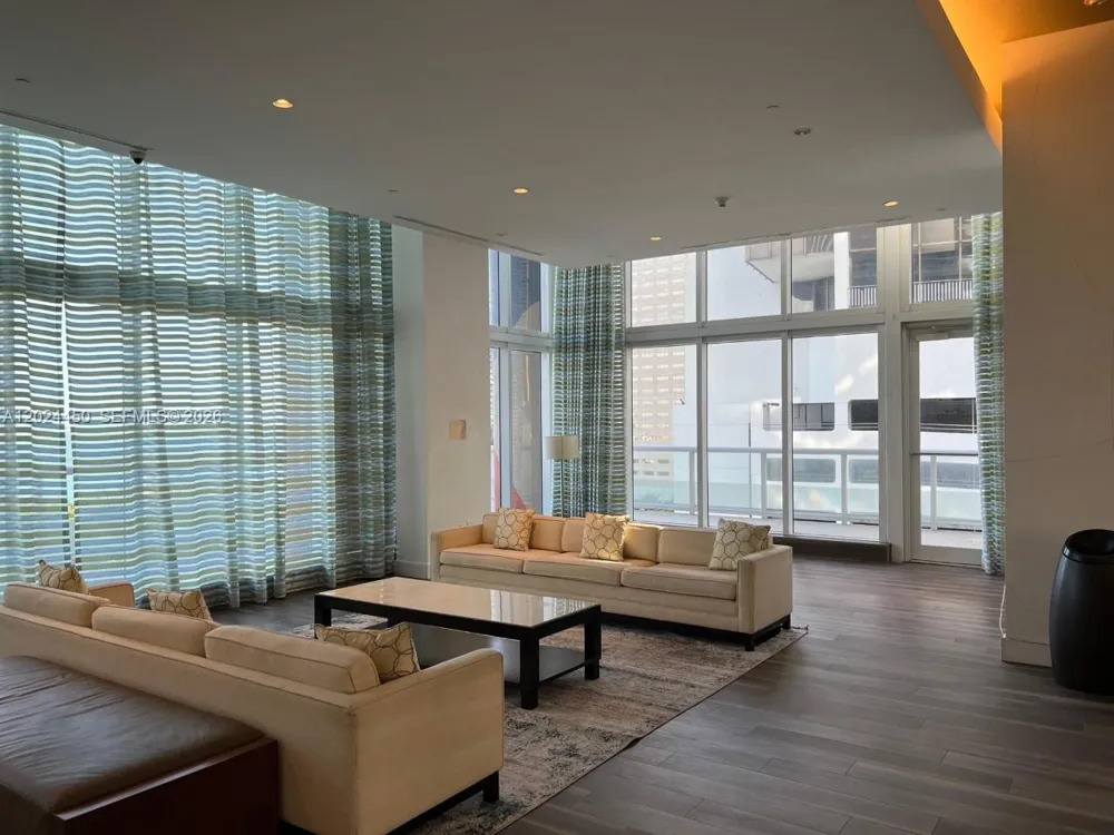 50 Biscayne Blvd #2401 Miami, FL 33132